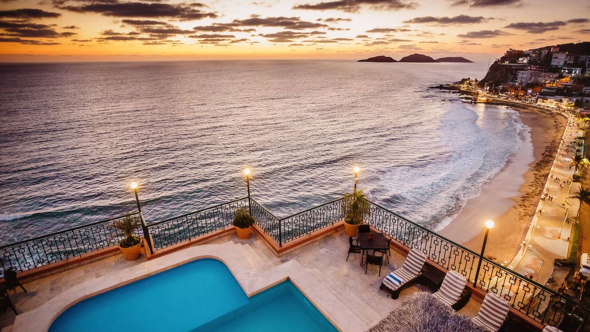 Downtown Mazatlan Hotel | Best Western Posada Freeman