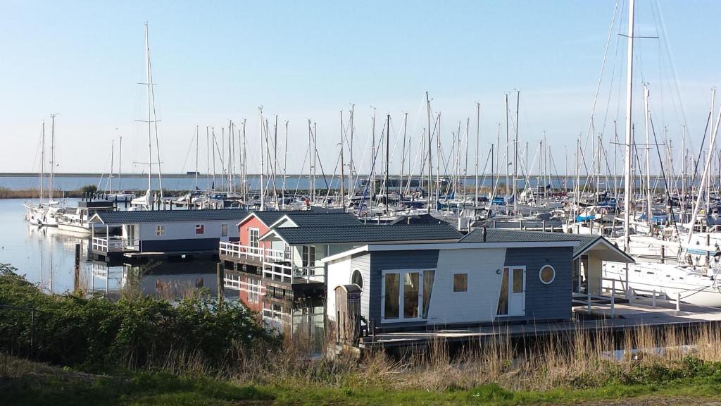 Lelystad Ski Chalet | BestMarine Waterchalets Flevo Marina