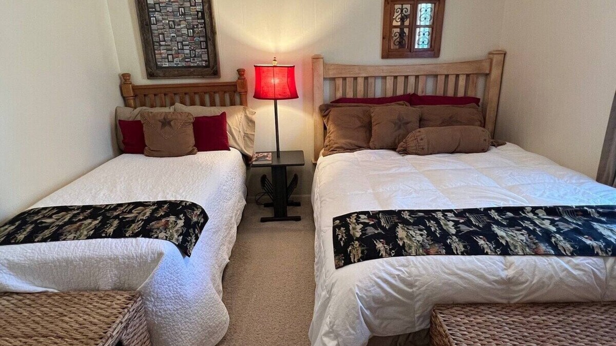 Tyler House | BestStays@LoneStar. Fenced, near the Hospital district, and TJC TVs in all Rooms