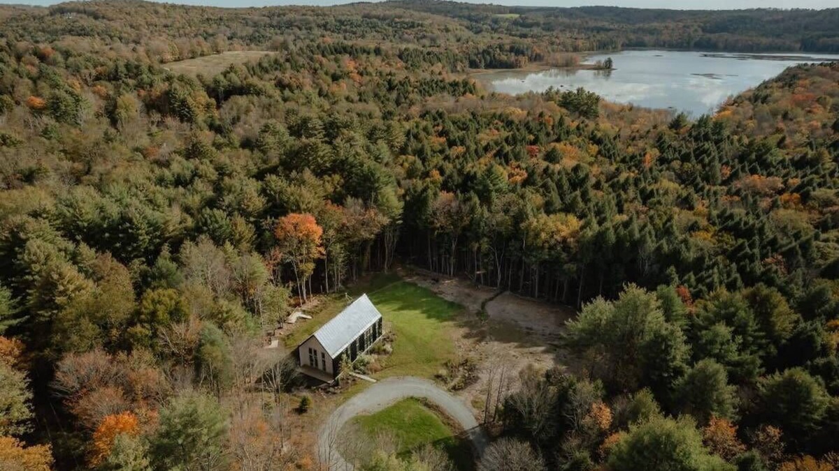Swan Lake House | Bethel Pines: Secluded + Modern w/Sauna + Firepit