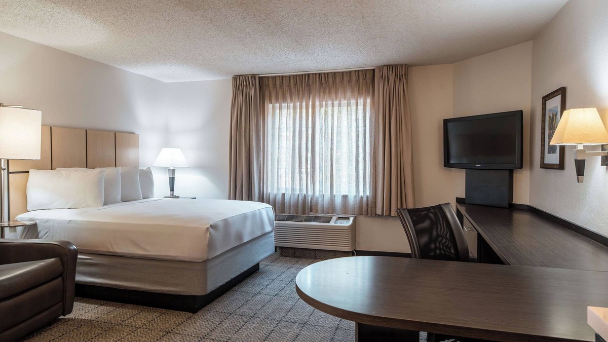 Fossil Creek Apartment | Better Choice for your Vacation! Free Parking Onsite, Pets Allowed