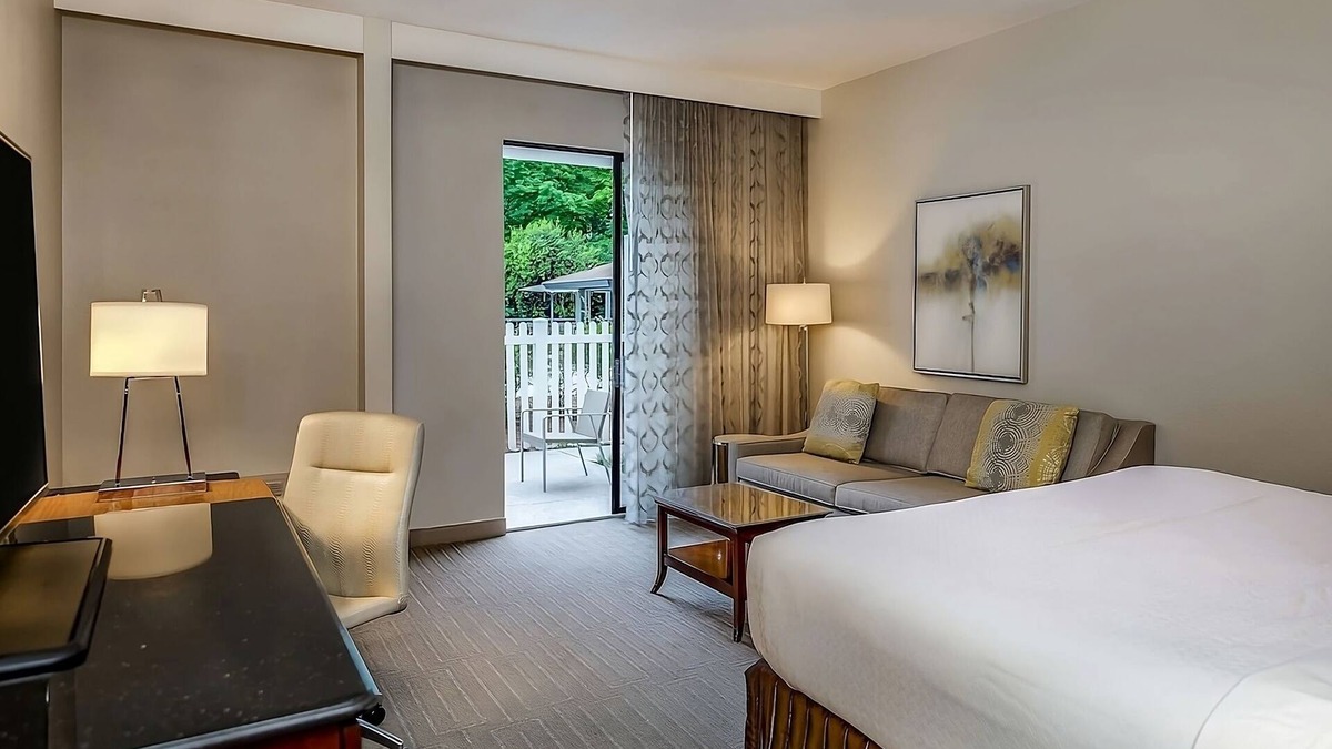 Executive Park Hotel | Better Choice for your Vacation! Parking, Pools! Near Charlotte Nature Museum