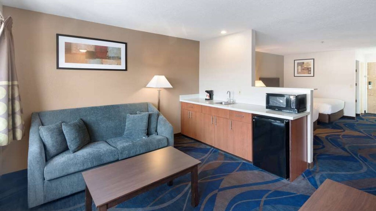 Tri-Cities Resort | Better Choice For Your Vacation! Accessible location and Spacious unit awaits