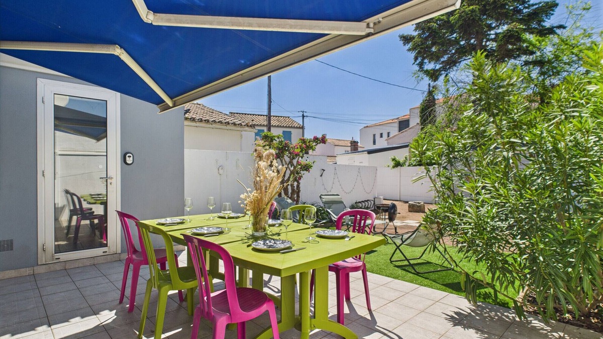 Saint-Gilles-Croix-de-Vie Ski Chalet | Between town centre and beach, house for 6