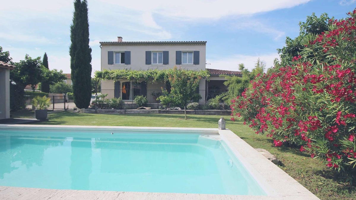 Chateaurenard House | Between Avignon and St-Rémy-de-Pce, air-conditioned villa, fenced pool, dog allowed (1).