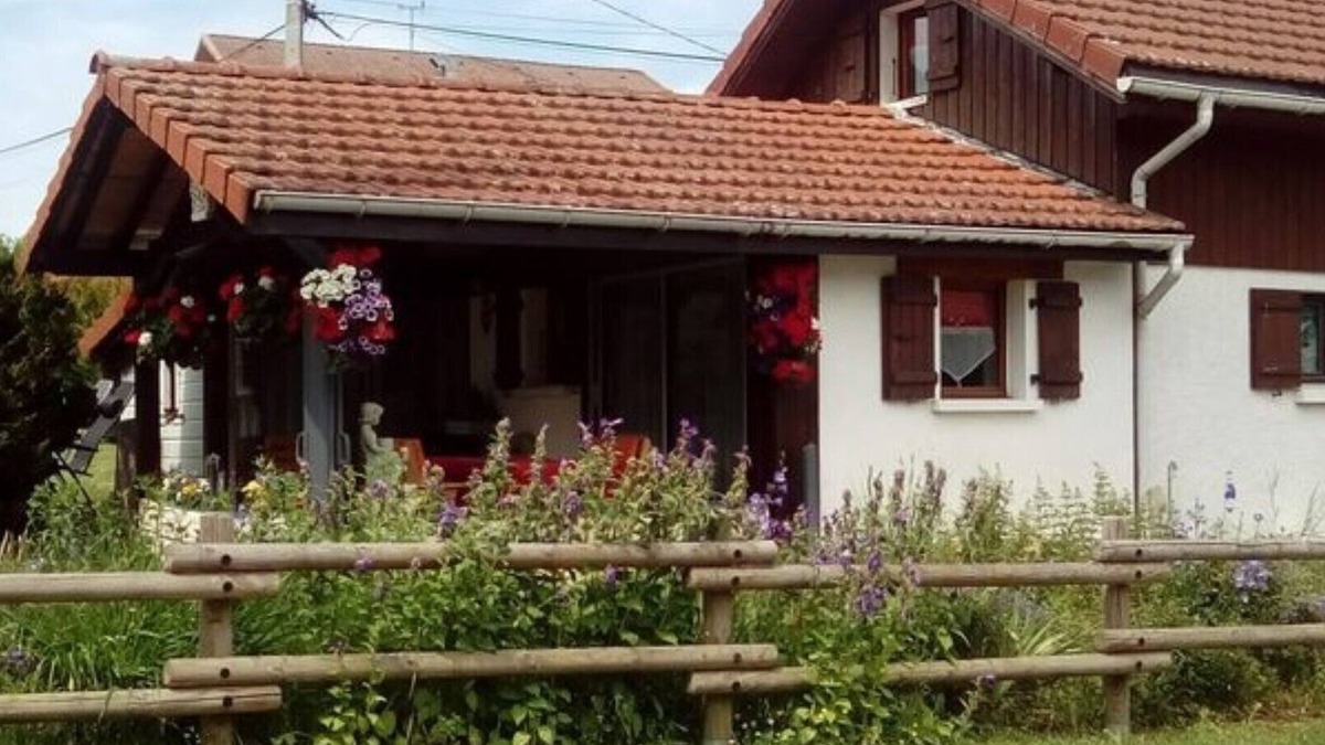 Saint-Paul-en-Chablais House | Between lake and mountain
