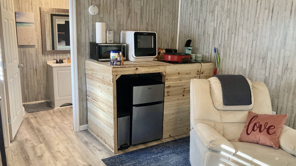 Salem Apartment | Between Little Rock & Hot Springs King Studios