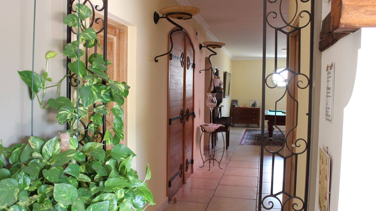 Le Pouget House | Between river, lake and sea, LANGUEDOCIENNE BASTIDE with billiards and 4 bedrooms