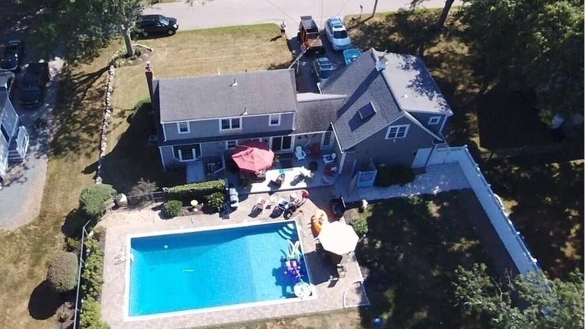 Greenbush House | "Between the Cliffs" Beach Getaway -