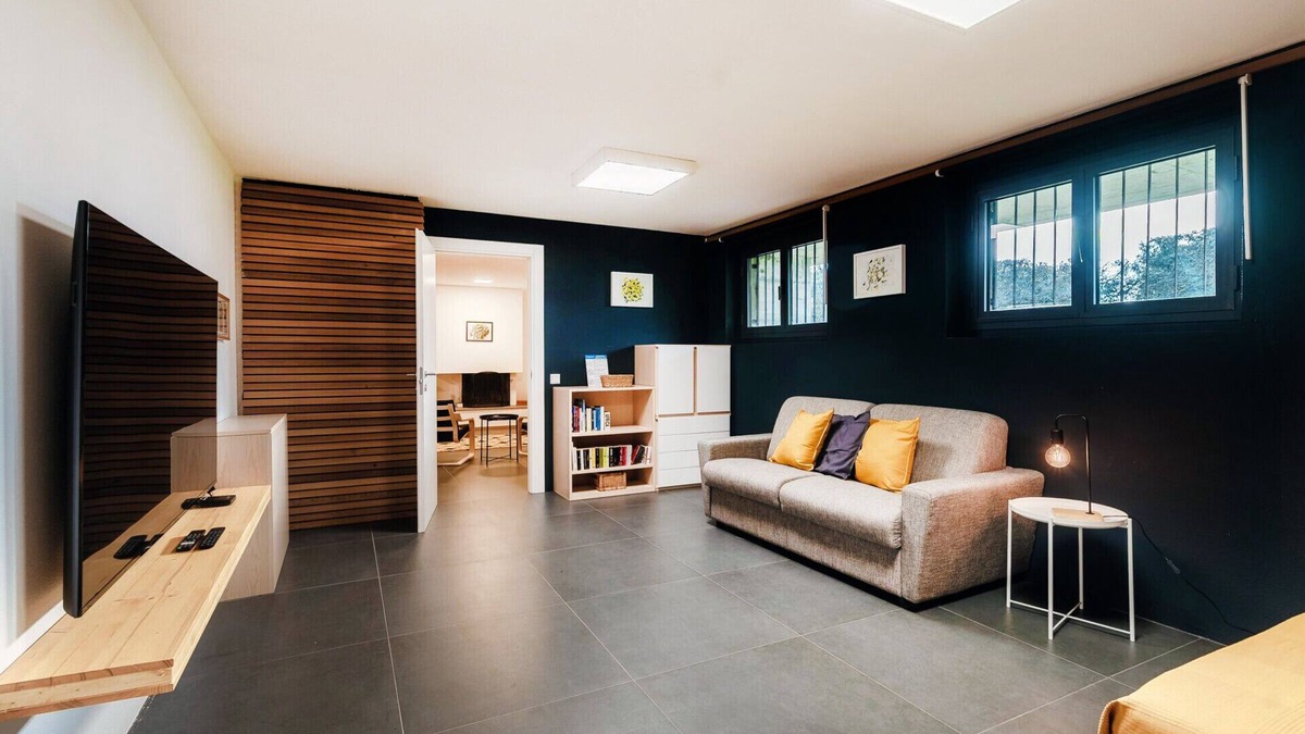Vacallo Apartment | Between the hills bordering Italy (Modern Flat)