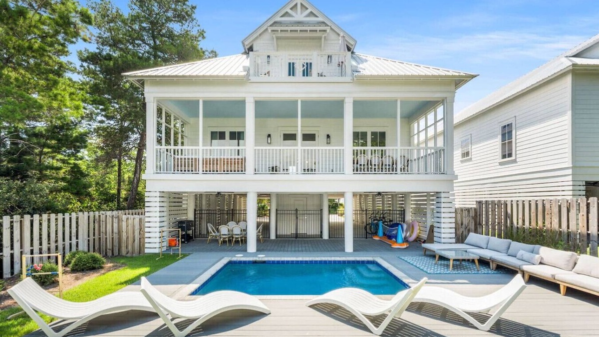 Seagrove Beach House | Between the Lake & Ocean – 4BR Seagrove Retreat + Private Pool, Sleeps 11
