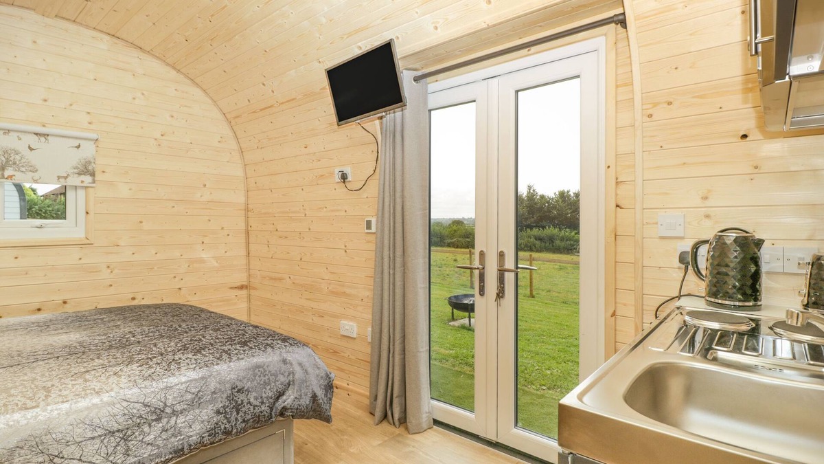 Cross Cottage | BEULAH, pet friendly, with hot tub in Axbridge