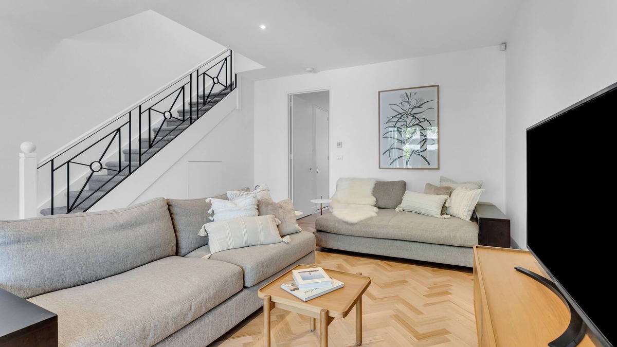 South Yarra House | Bev's Retreat by Ready Set Stay - peaceful retreat and close to all attractions.