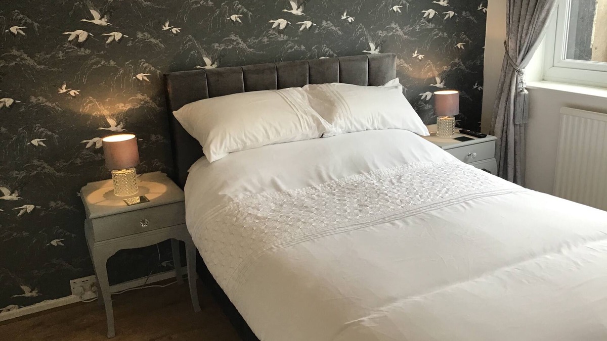 Prestatyn House | Beverley -Ffrith Beach Prestatyn N Wales bungalow near golden beach with Hot Tub