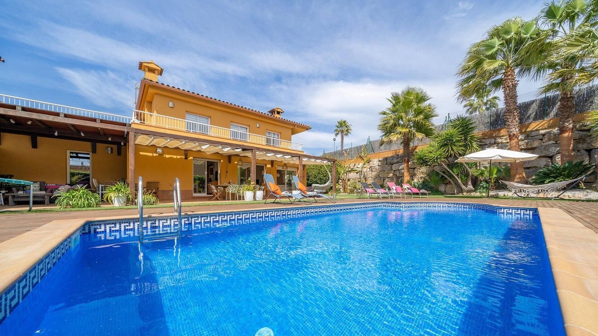 Condado del Jaruco Villa | BEVERLY HILLS LUX, SWIMMING POOL WITH GARDEN, DESIGN VILLA, DESIGN VILLA WITH AIR-CON