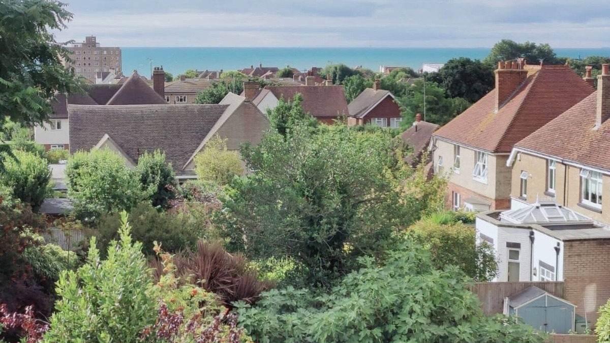 Bexhill-on-Sea Apartment | Bexhill Sea view flat 3 Beautifully appointed 2 bedroom flat with sea views