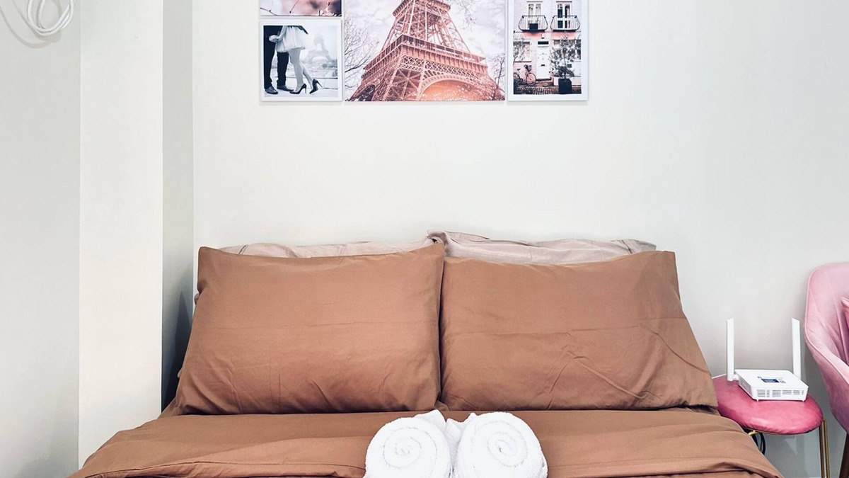 Kapitolyo Condo | BGC view, Big Pools , Gym, Picnic Area, 100 MBPS Internet