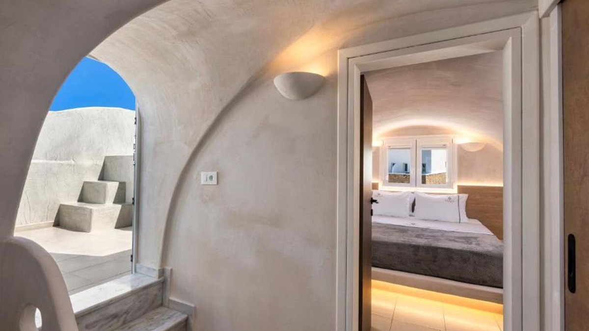Messaria Apartment | BH588 - C - Suite Santorini