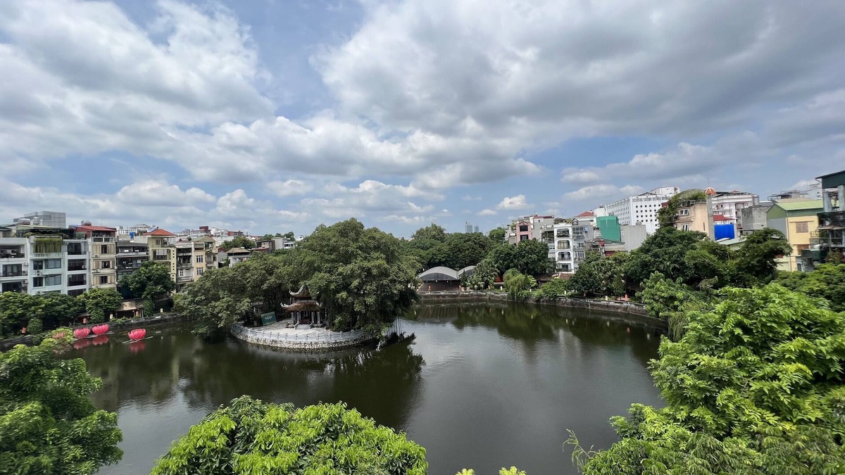 Dong Da Apartment | Bhome Văn Miếu studio with stunning lake view