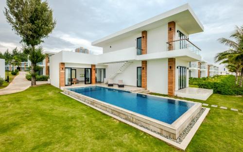 Long Hai House | Biệt thự mặt tiền biển Saint Simeon Resort