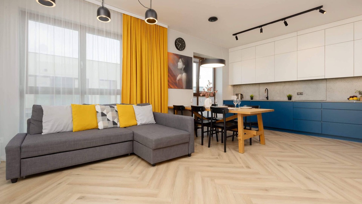 Mokotow Apartment | Białego Dębu 12 | Warsaw | Trendy Apartment | Desk
