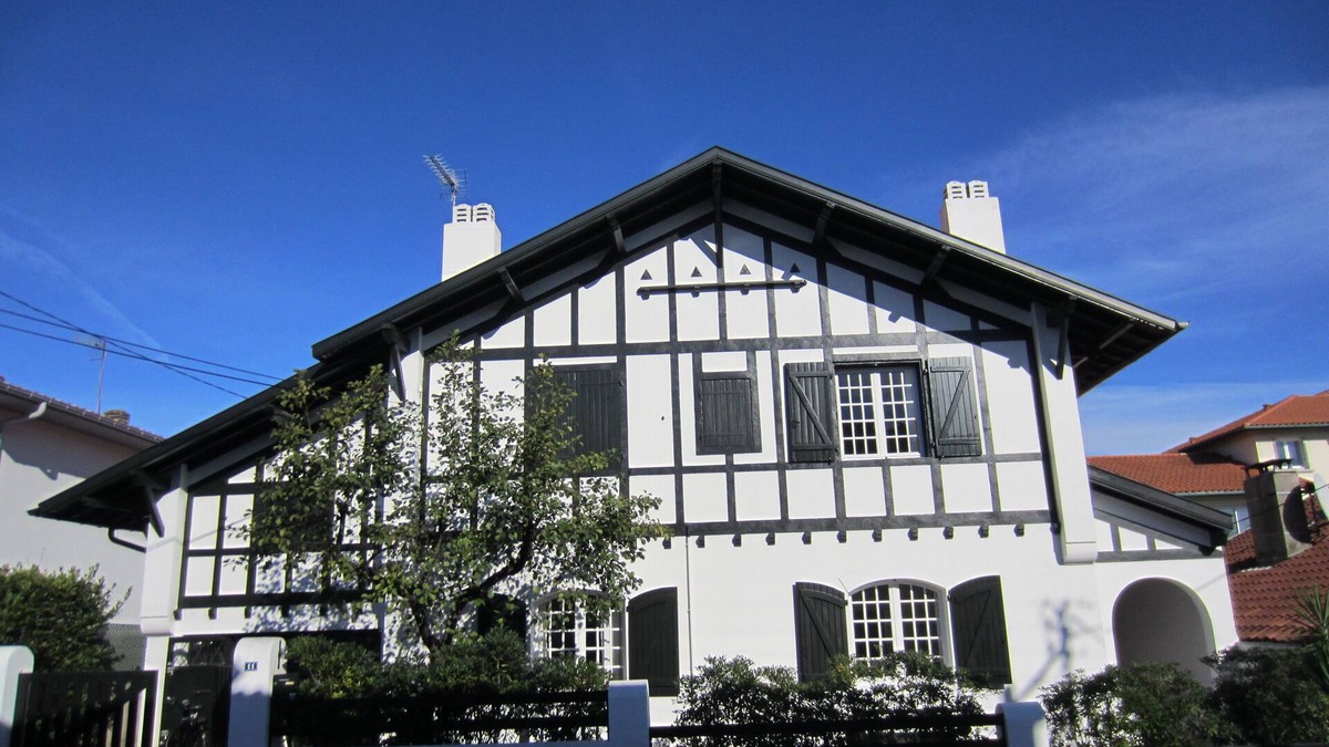 Biarritz Villa | BIARRITZ, Large Basque villa, close to the ocean, golf course and town center, in a quiet location.