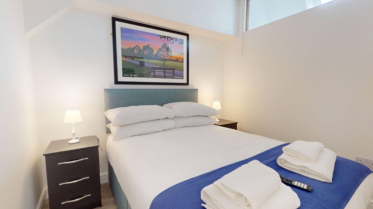 Bicester Apartment | Bicester Court Lodge The Bure Room | Bicester Holiday Let | 1 Bed & Sleeps 2