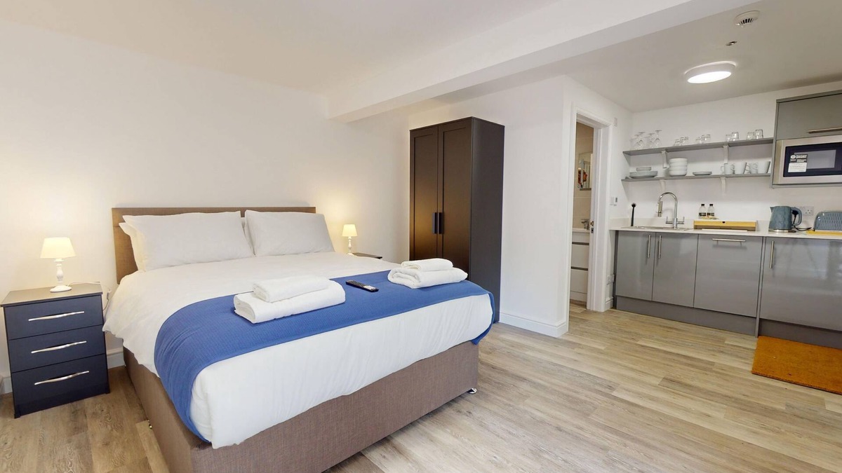 Bicester Apartment | Bicester Court Lodge The Jubilee Room | Bicester Holiday Let | 1 Bed & Sleeps 2