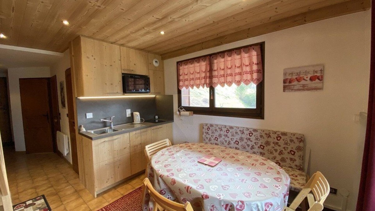 Chatel Apartment | Biches A12: duplex near the center of Châtel