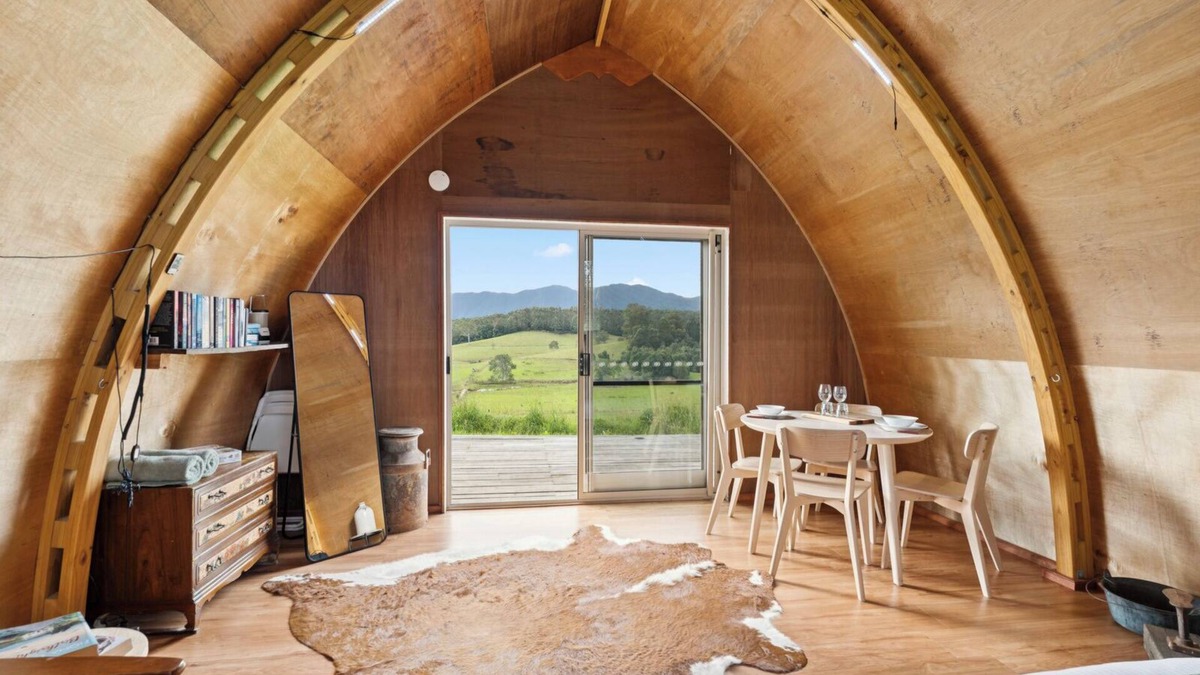 Valery Resort | Bickell's Hut - Off-Grid Farm Stay, Fire Pit, Fire Bath, Cozy, Views - Sleeps 2 -4