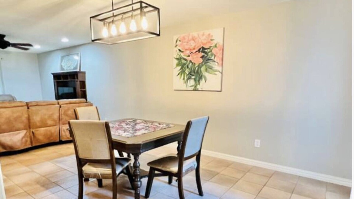 Harlingen House | Big 2 story house 3000sqft home Shoebox home