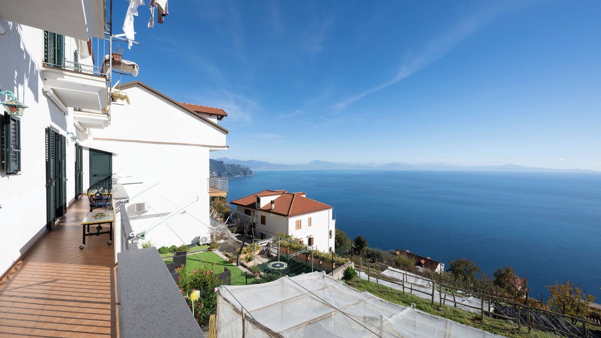Vettica Apartment | BIG APARTMENT IN AMALFI WITH ENDLESS SEA VIEW, FAST WIFI, FREE PARKING, A/C