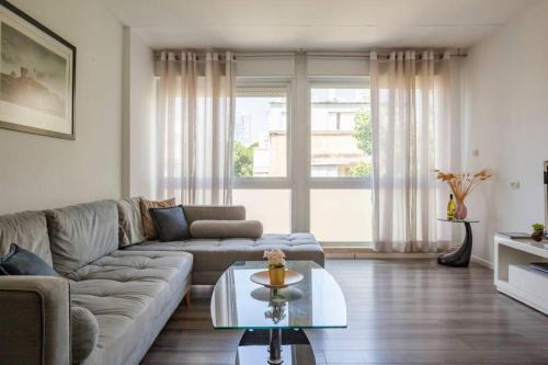 Tel Aviv Apartment | Big Apartment Next to Gordon Beach Plus Free Parking