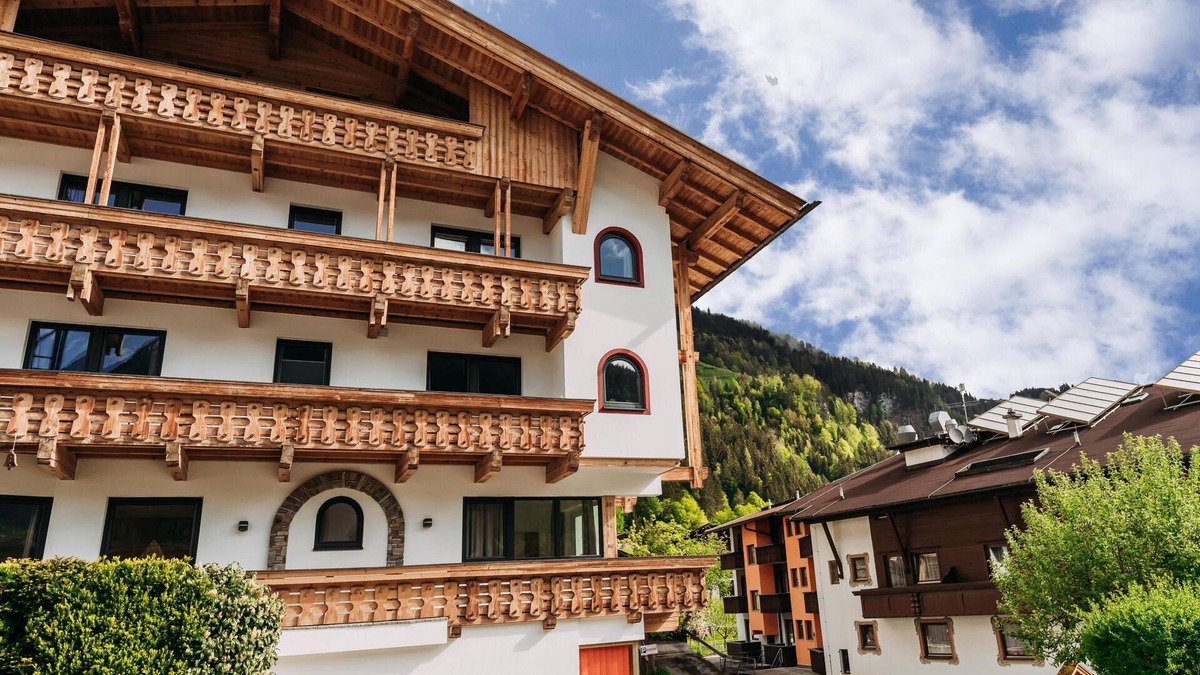 Finkenberg Apartment | Big apartment with sauna in Tyrol, near ski lift