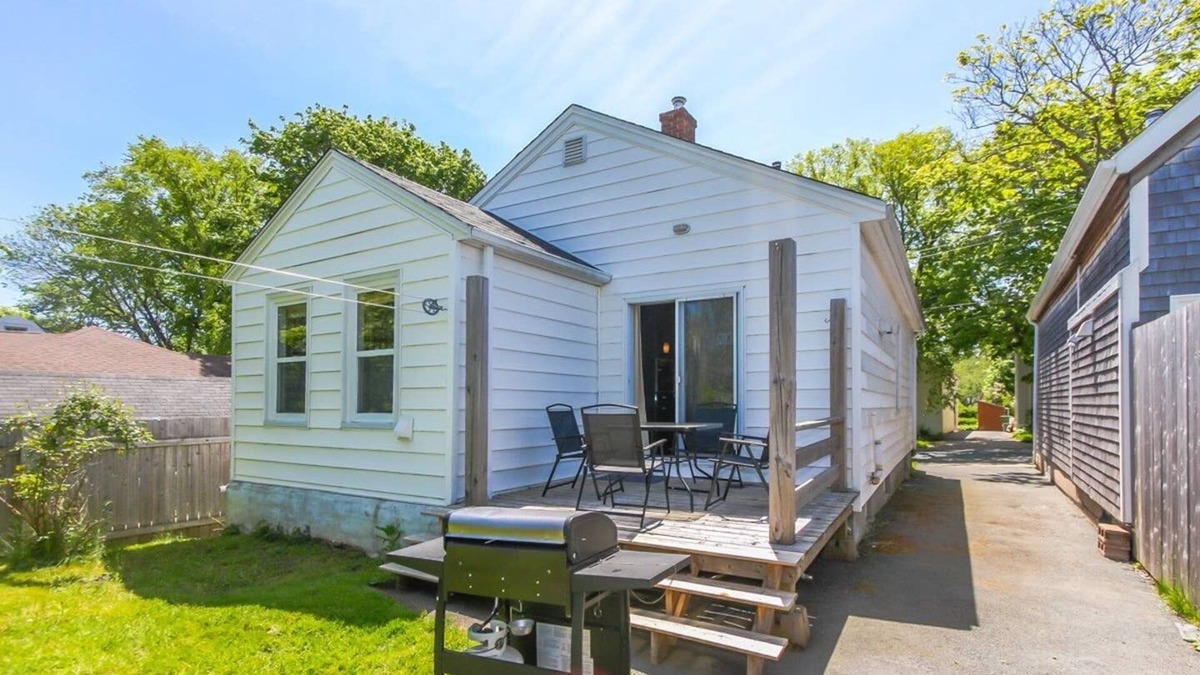 North End House | ✨ Big backyard, central, private, gourmet kitchen