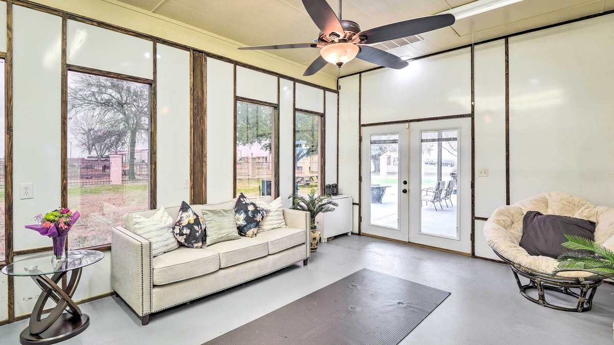 Denton County House | ‘Big Barrels Ranch' on 50 Acres: Countryside Views