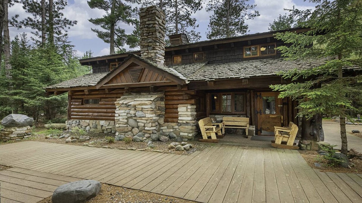 Boulder Junction Cabin | Big Bear Hideaway - Polar Bear Palace log cabin in Boulder Junction