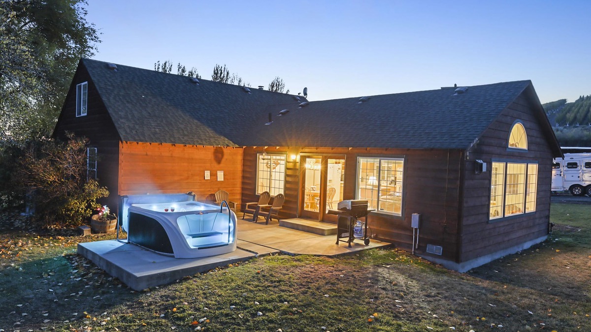 Yakima Cabin | Big Bear Ranch House
