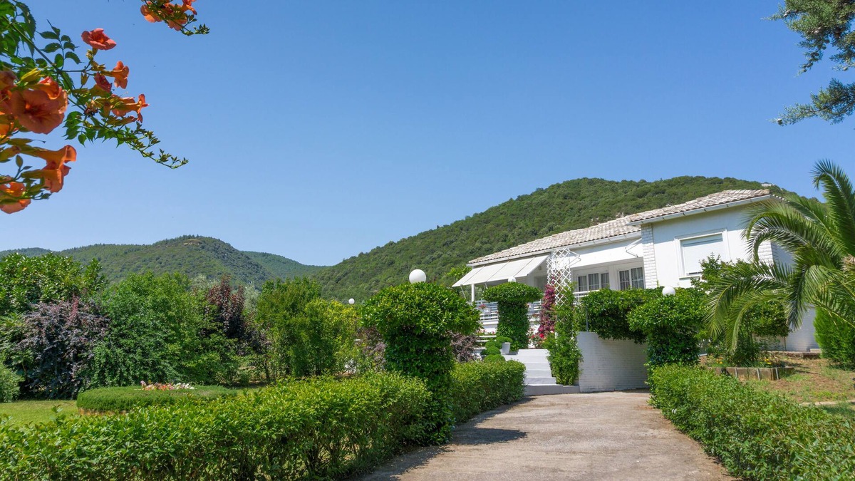 Gomati House | Big Country House | 10' to the Beach | Huge Garden