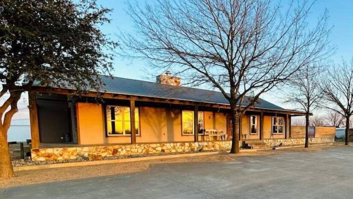 Shallowater House | Big Country Rustic Retreat 16 +