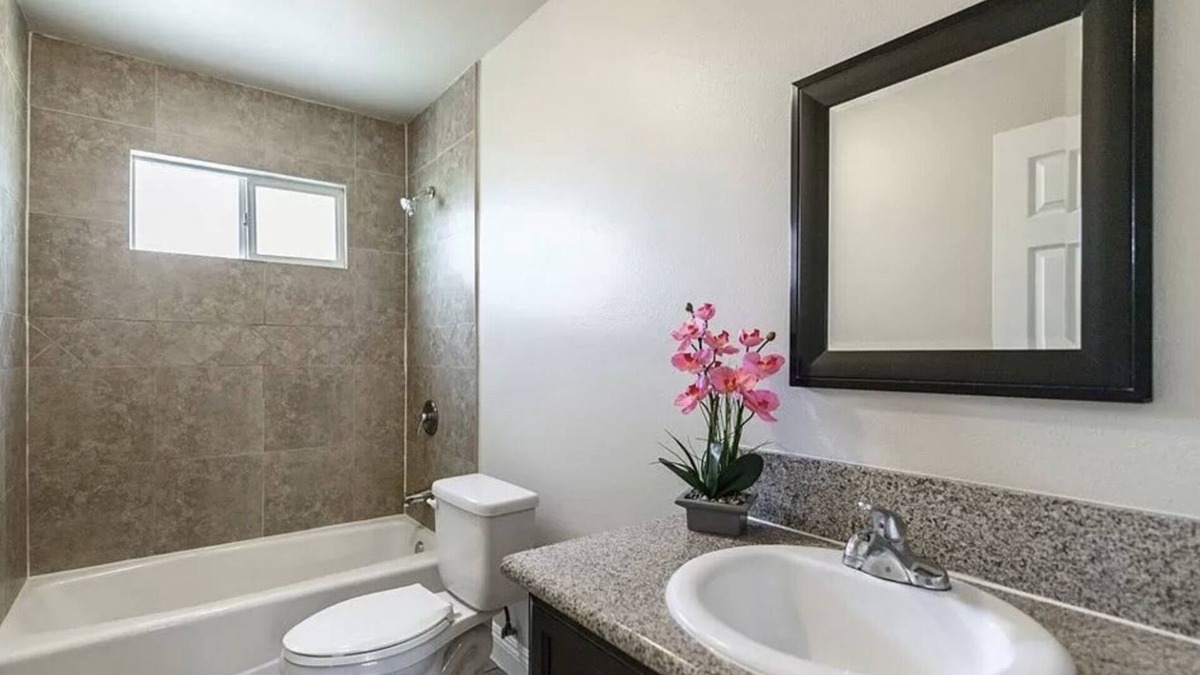Compton House | Big Cozy Duplex Home