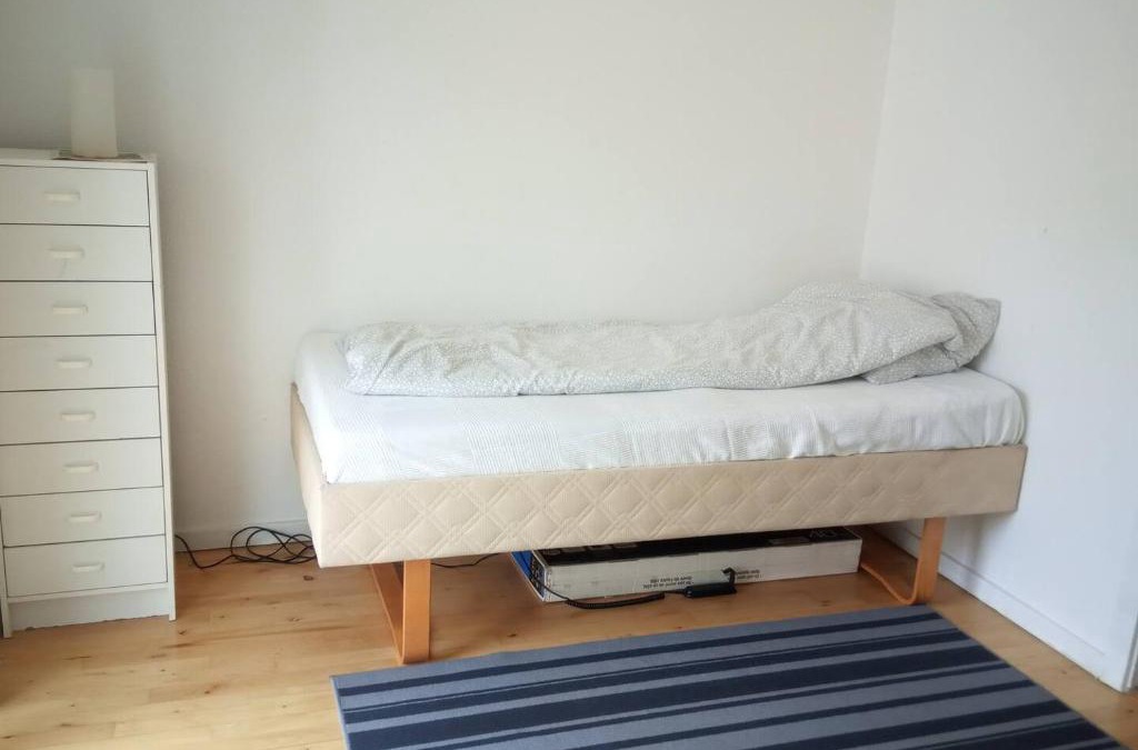 Gladsaxe Municipality House | Big Cozy Room with garden view