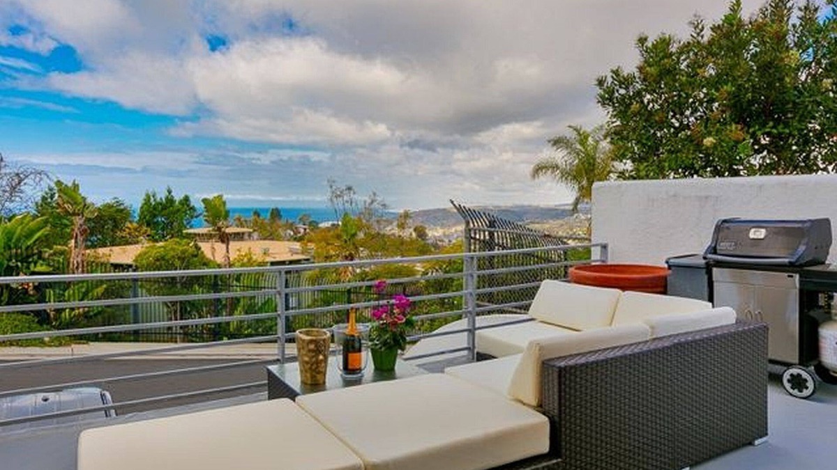 Arch Beach Heights House | BIG discounts for winter! Best Value in Laguna, Double Sweeping Views
