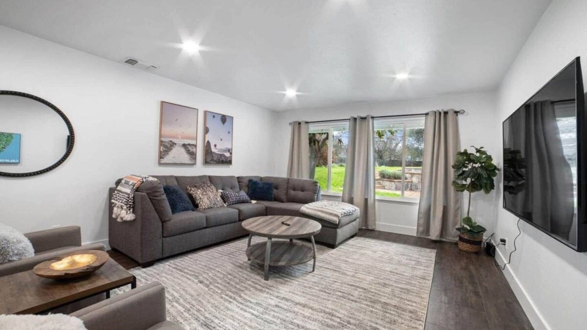 Citrus Heights House | BIG Family Home - King Beds - Pool