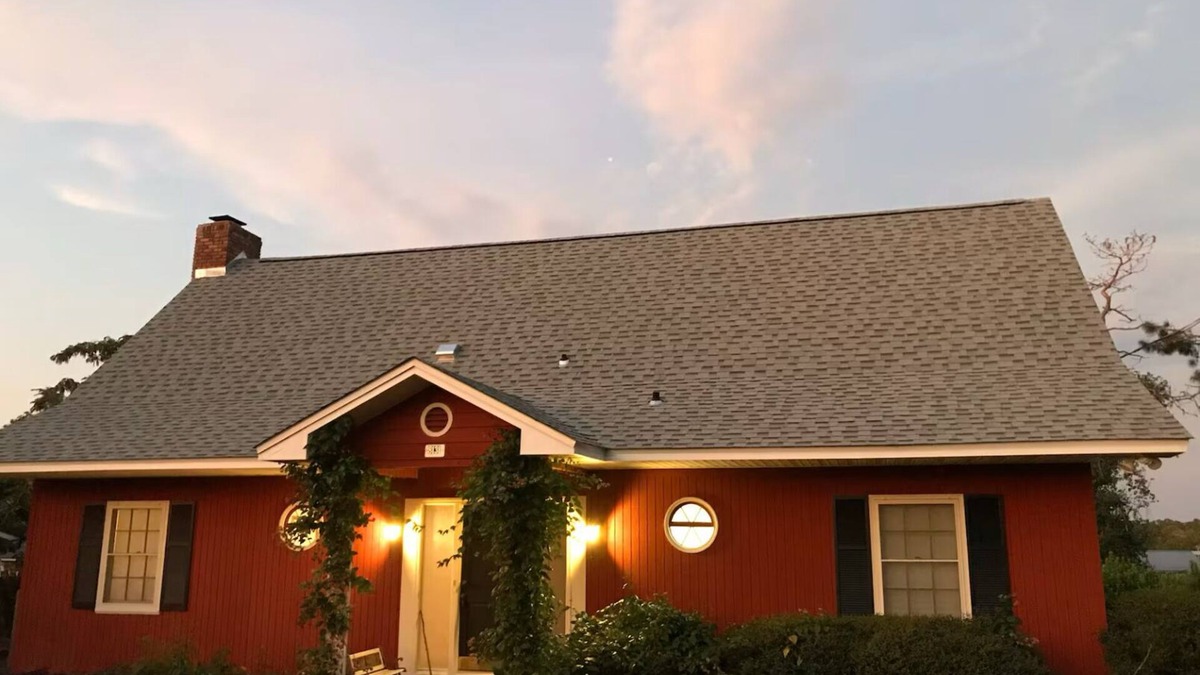 Donalsonville House | Big Home with Wifi, HotTub, Outdoor kitchen/dining area & dock on Lake Seminole
