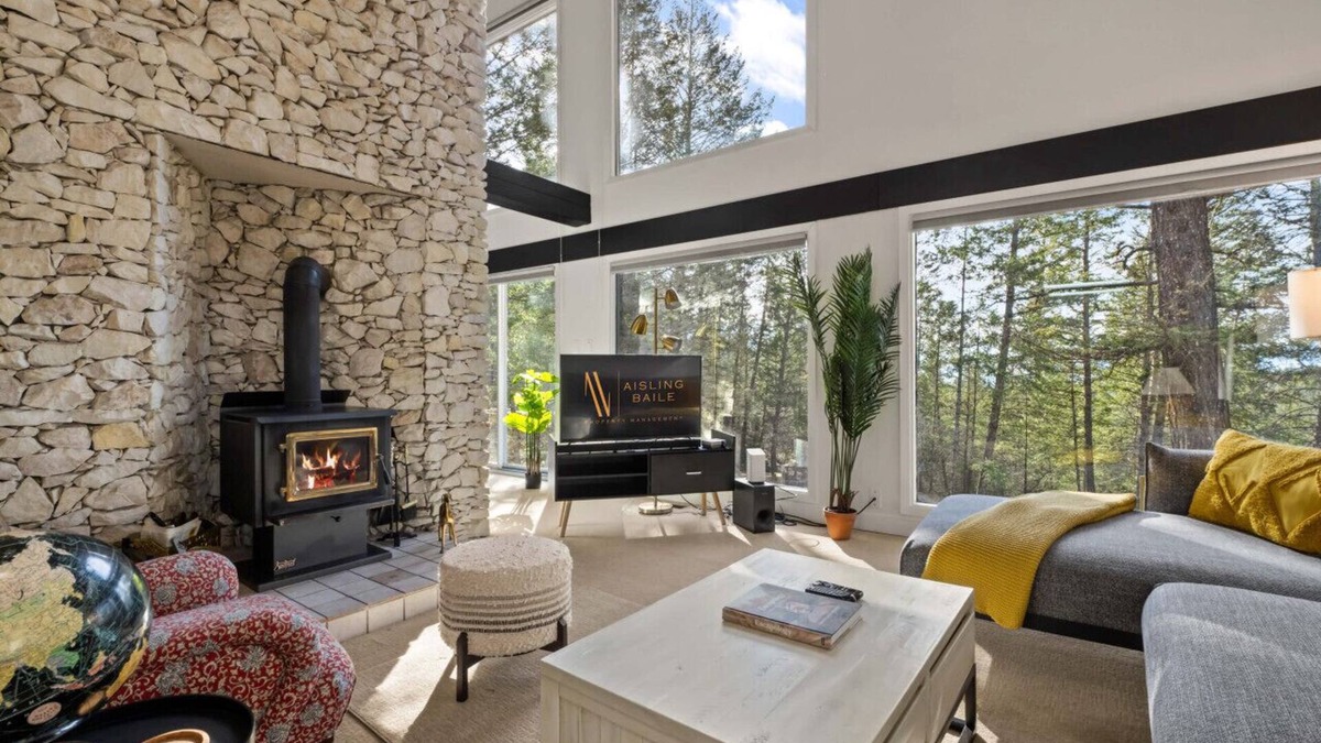 East Kootenay Apartment | Big Horn Hideaway | Hot Tub | Fireplace | Backyard