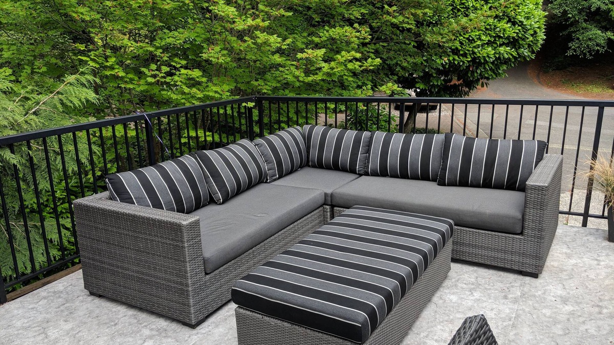 Canyon Heights House | Big House Big Yard Big Deck North Vancouver House
