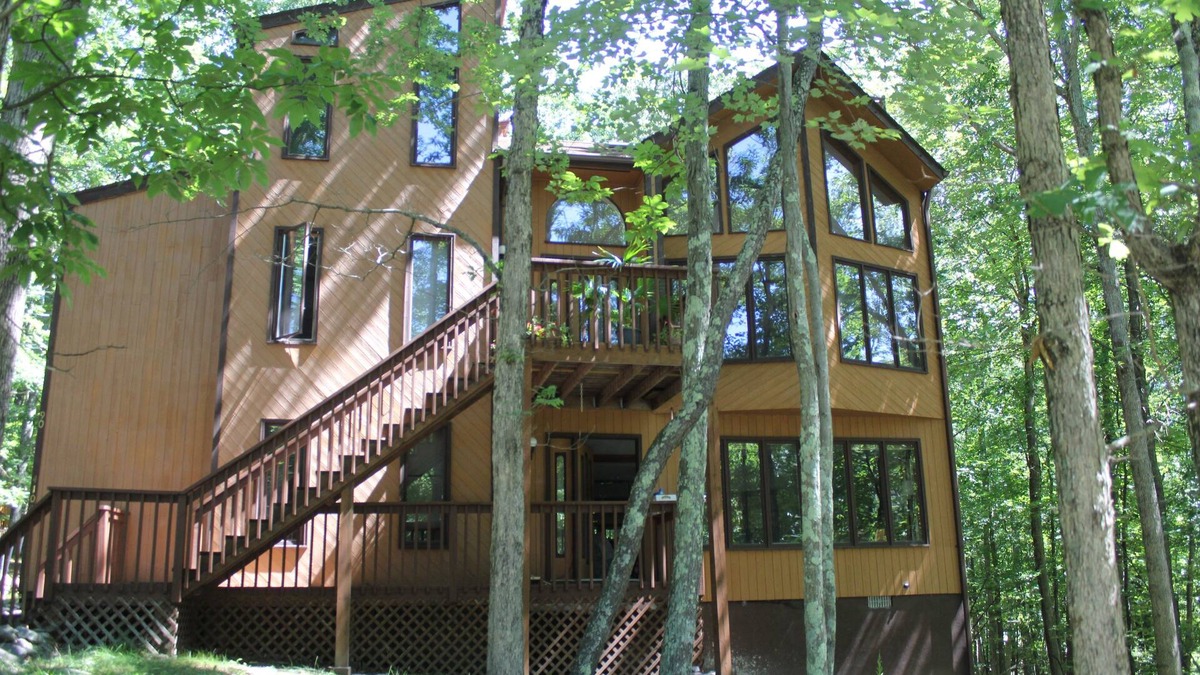 East Stroudsburg House | Big House On The Hill, Pocono - Hot tub, Sauna, Fireplace
