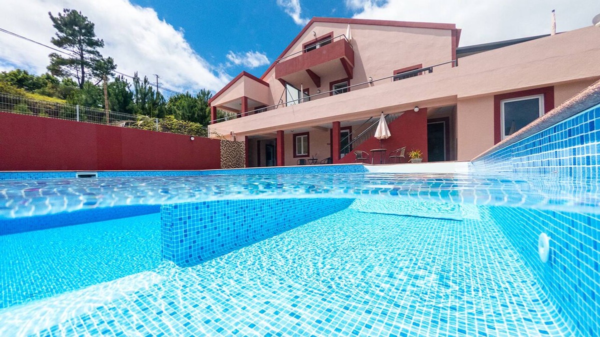 Prazeres House | Big house with 5 individual apartments, pool and big BBQ