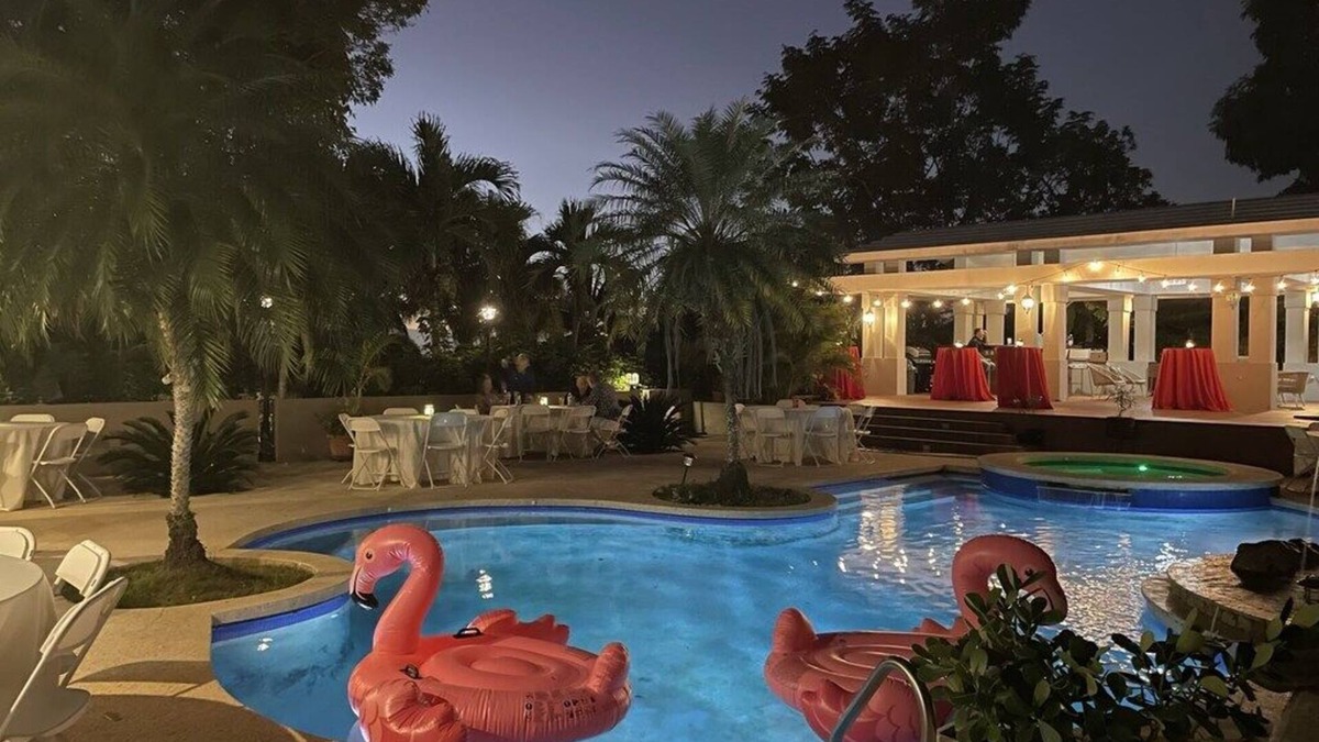 Santa Cruz Villa | Big Mansion Metro Area